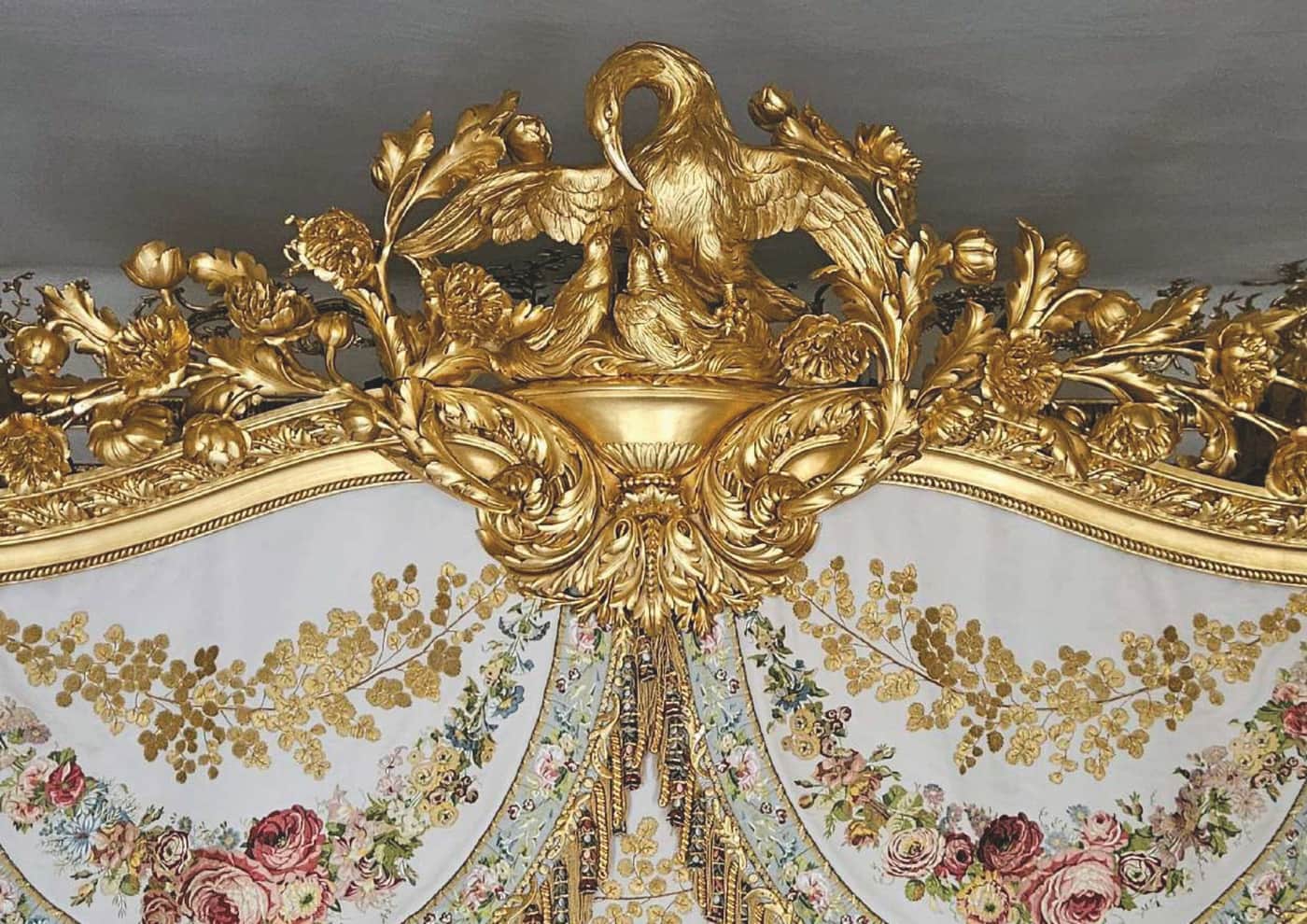 À Versailles, l’Atelier Boulnois redonne vie au lit de Louis XVI