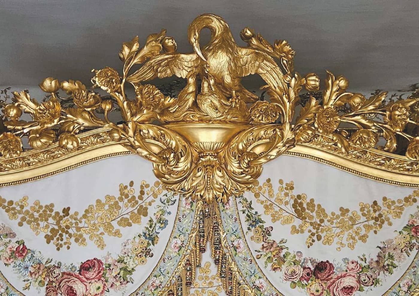 À Versailles, l’Atelier Boulnois redonne vie au lit de Louis XVI