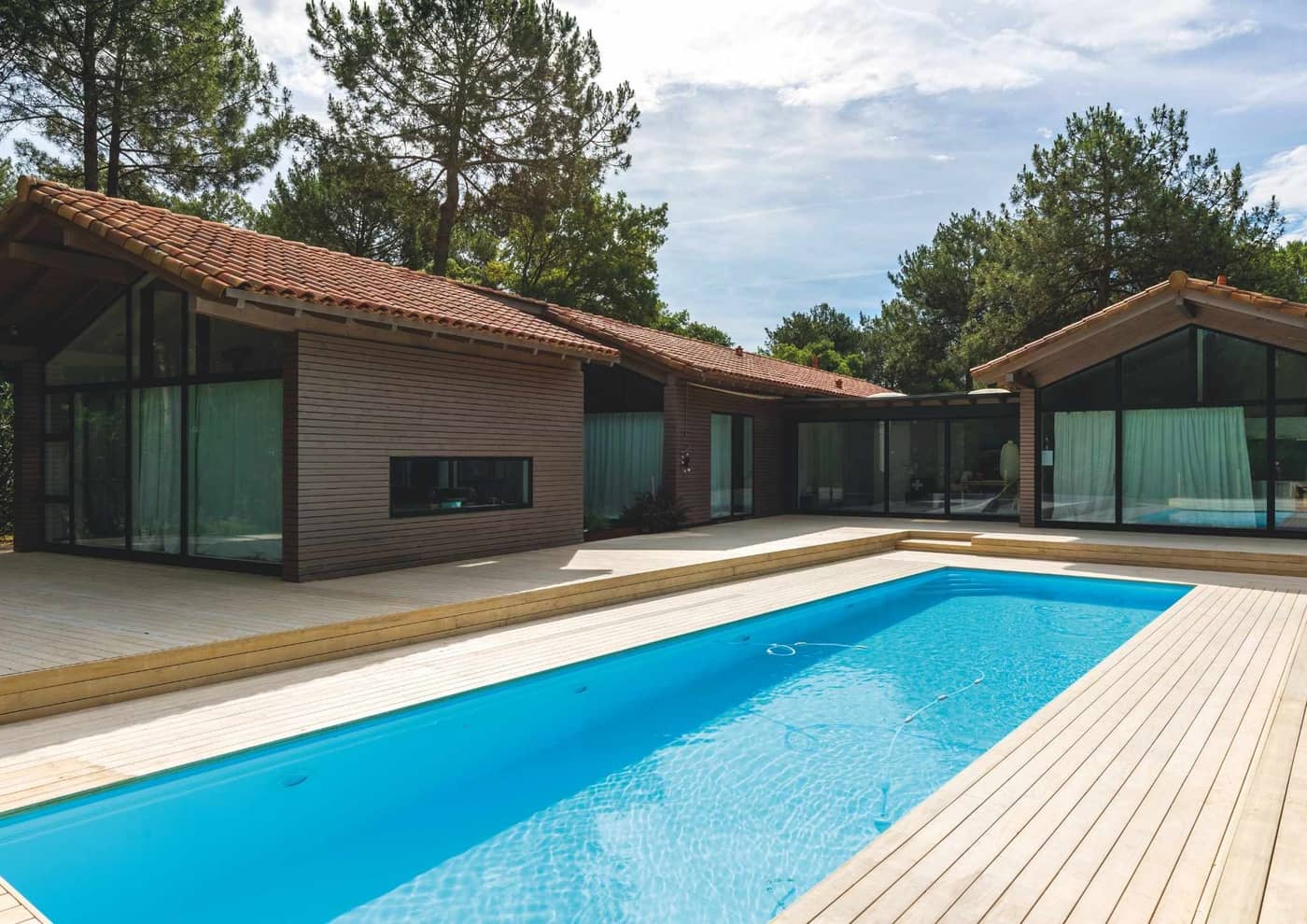 Une terrasse en Accoya dans le sud des Landes