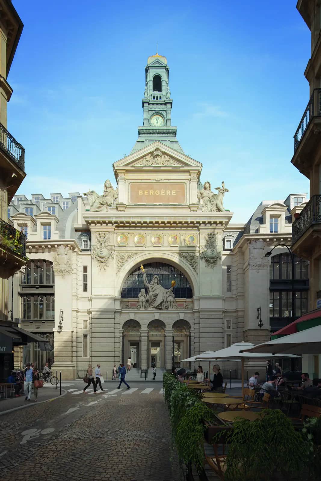 À Paris, le réemploi des menuiseries bois passe à l’échelle industrielle