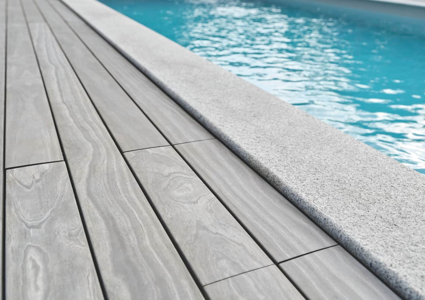 Les lames de terrasse Accoya Color Gris d’ Accys technologies